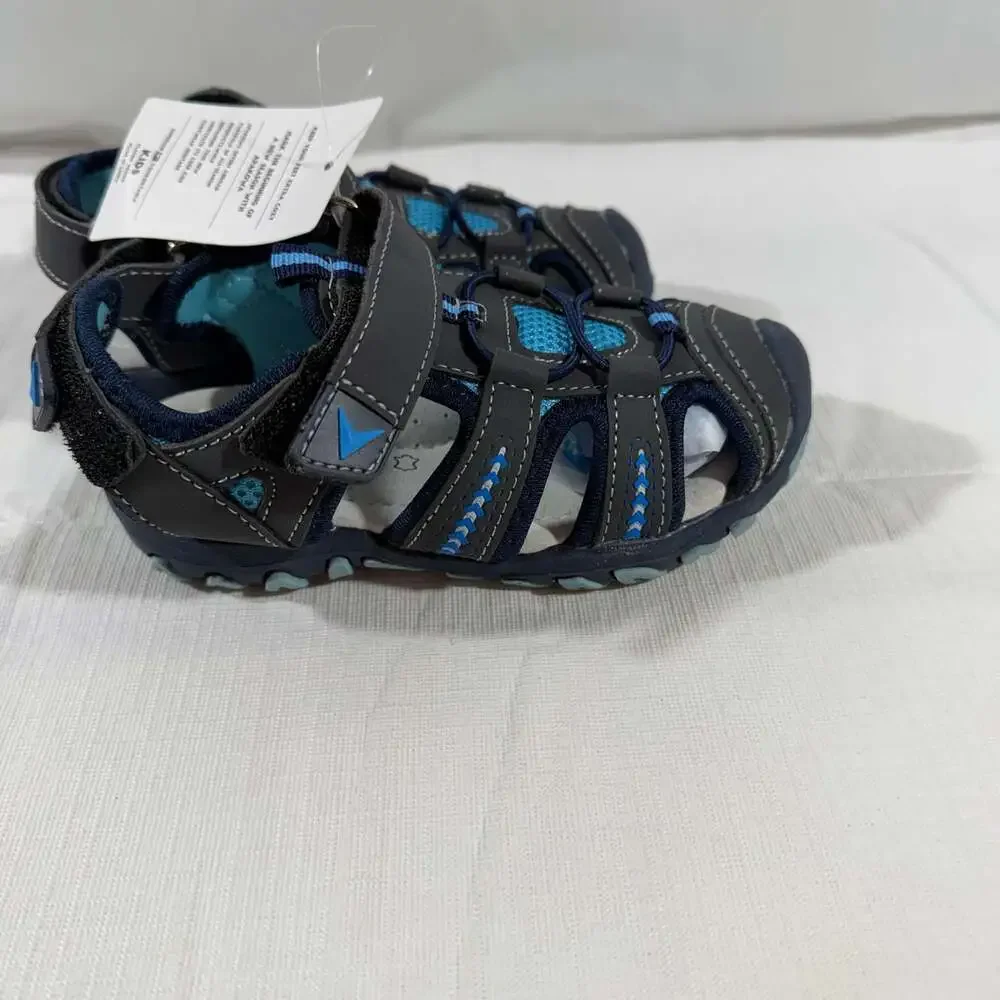 NEW with tags Apakowa toddler closed toe beach sandals size 9